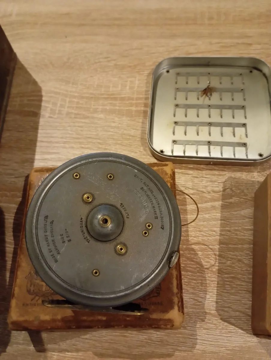 Vintage fishing tackle - Image 2