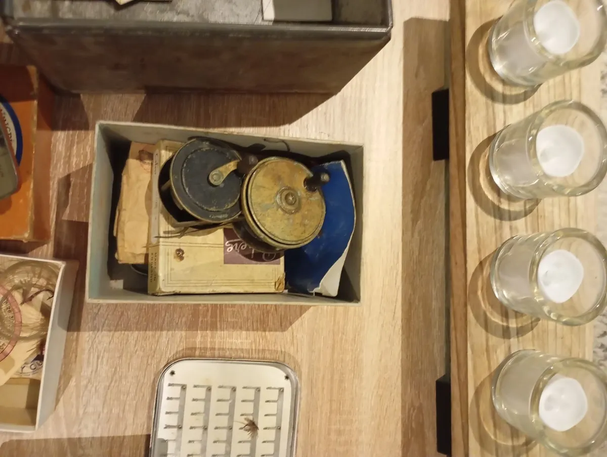 Vintage fishing tackle - Image 3