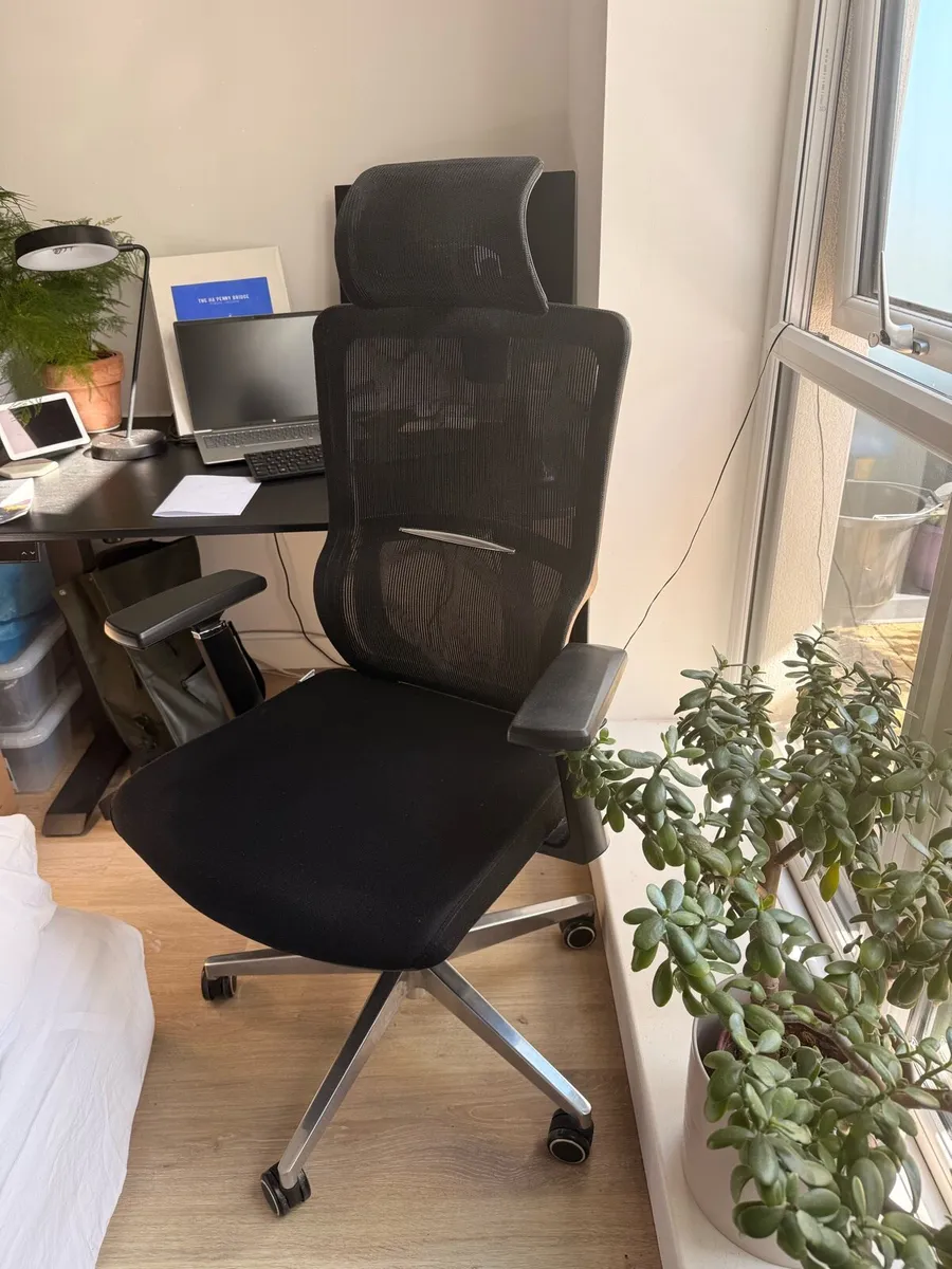 Office chair - Image 1