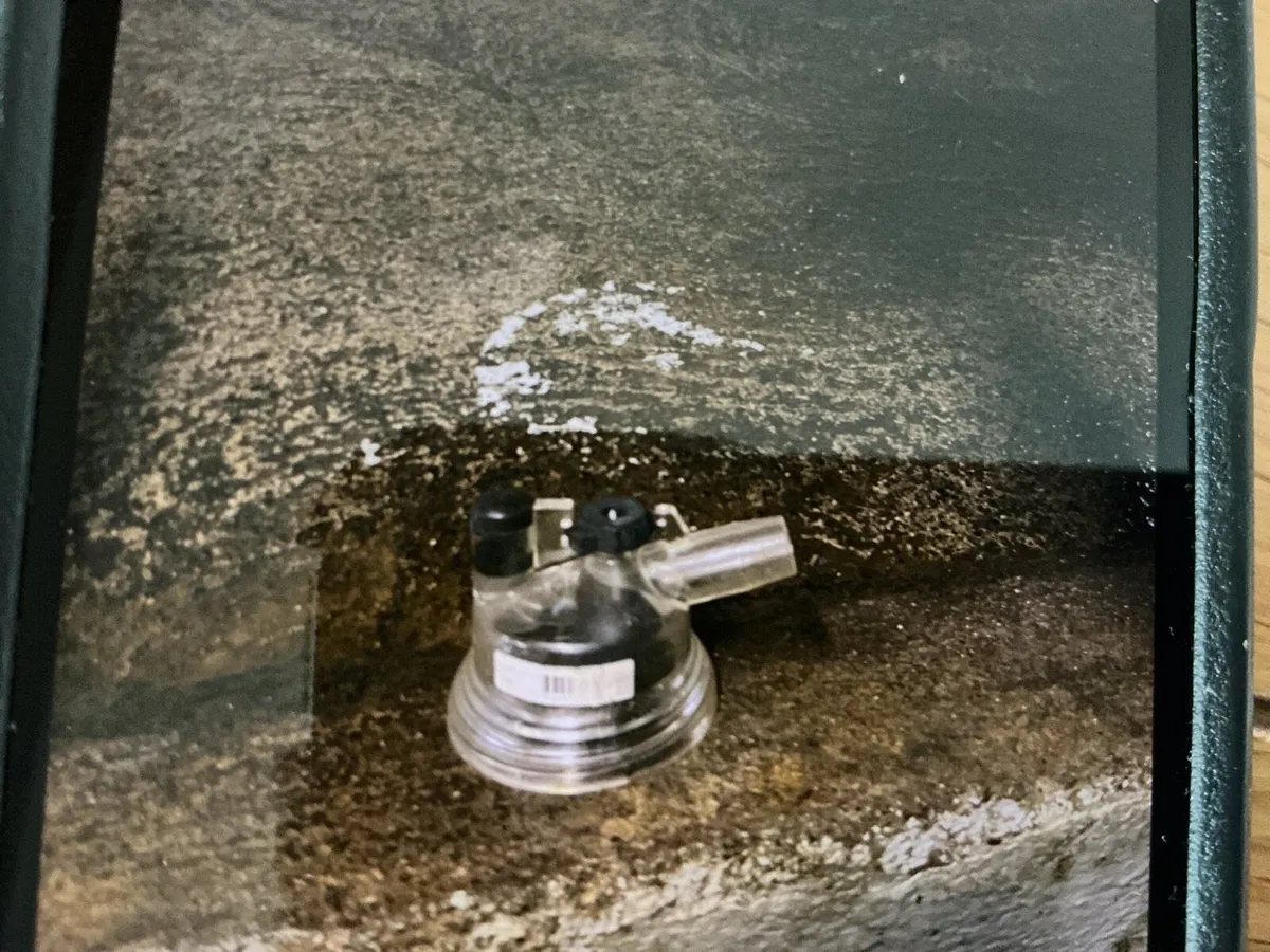 Milking clusters and milking bowl - Image 2