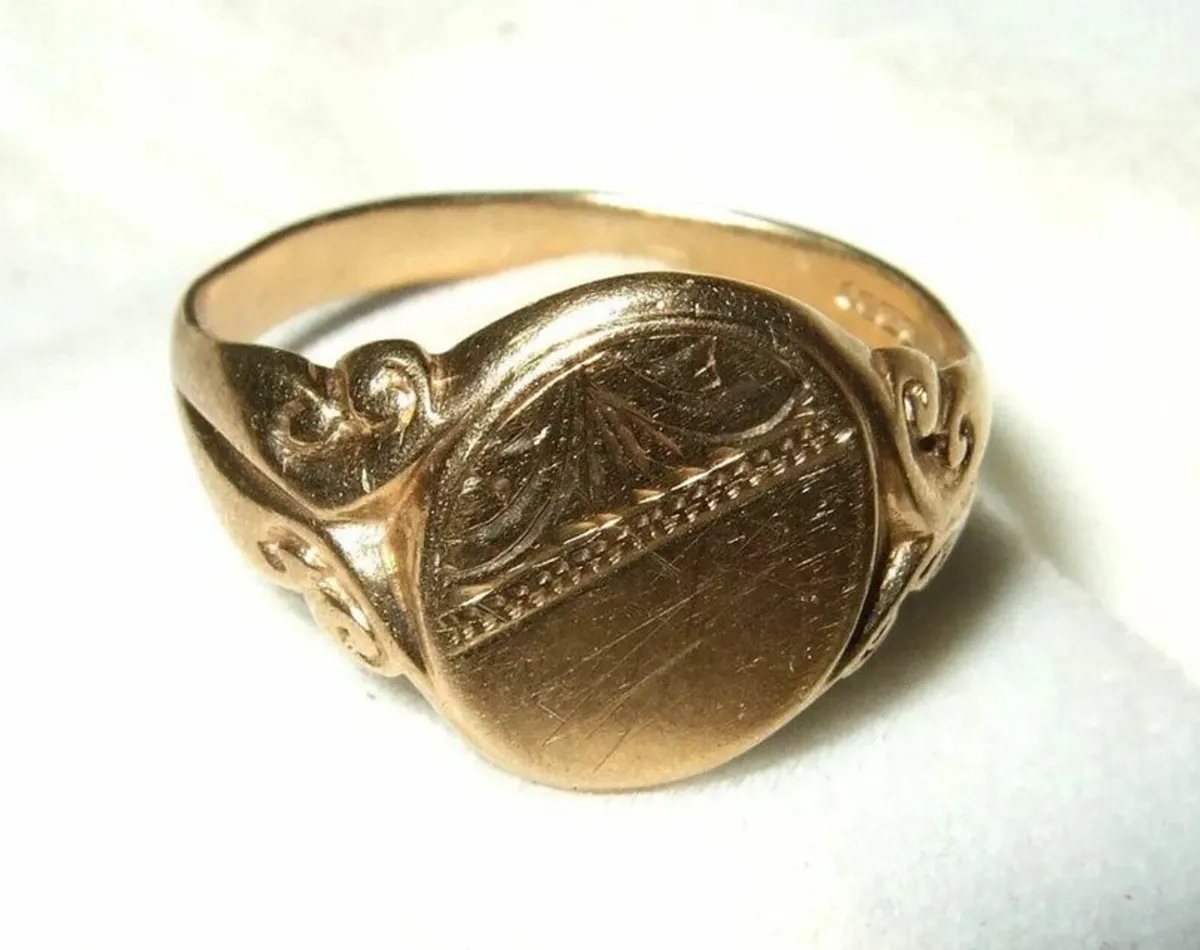 Vintage Hallmarked 9ct Gold Gentlemans Ring - Image 2