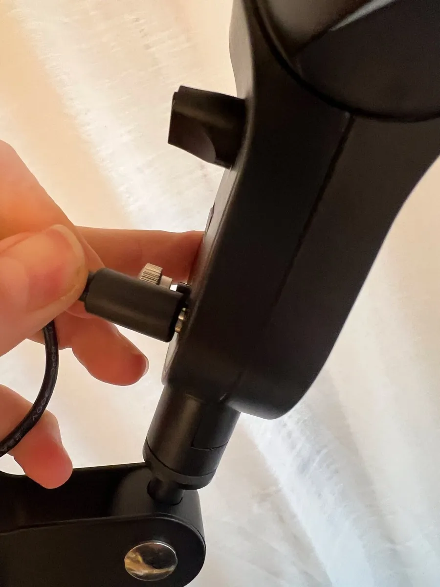 Salon ring light on bracket for wall - Image 3