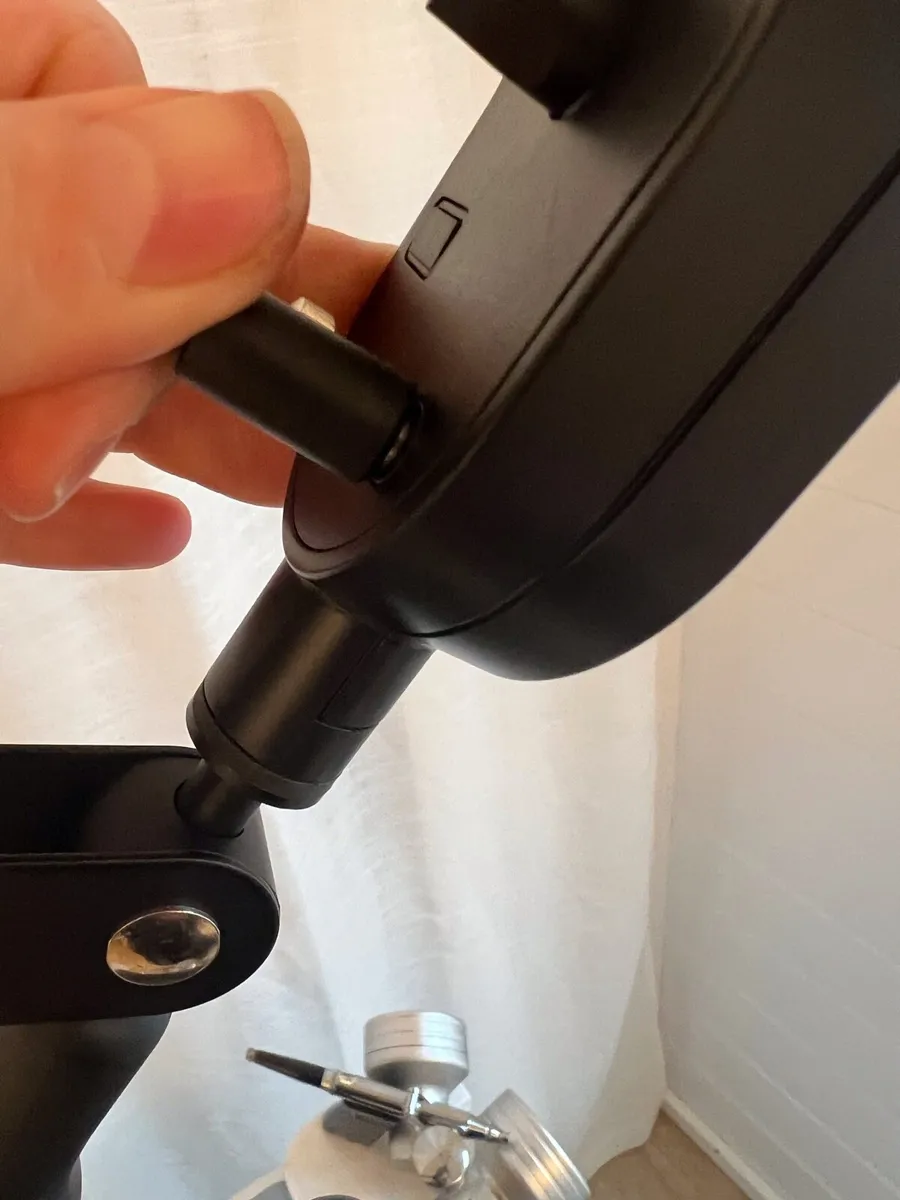 Salon ring light on bracket for wall - Image 4