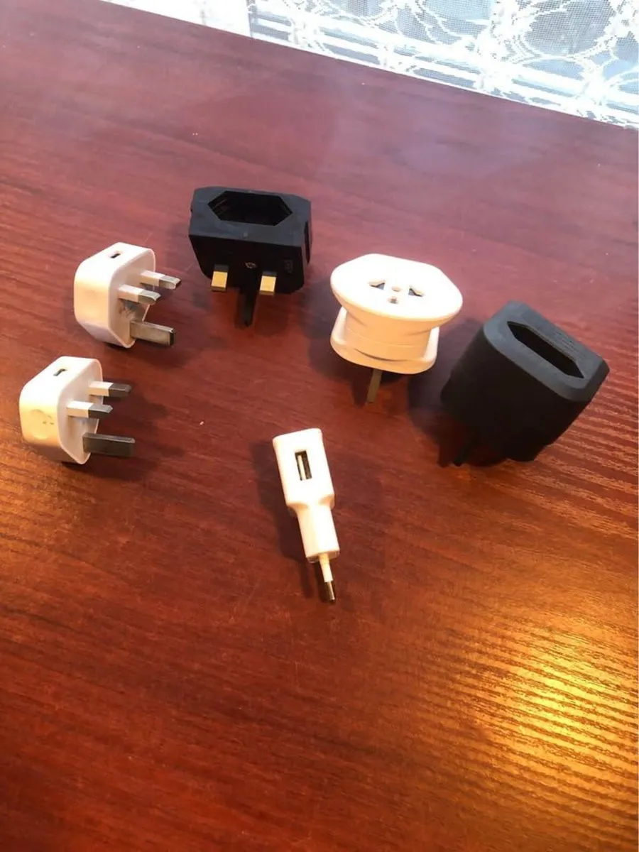 Travel adapters - Image 2