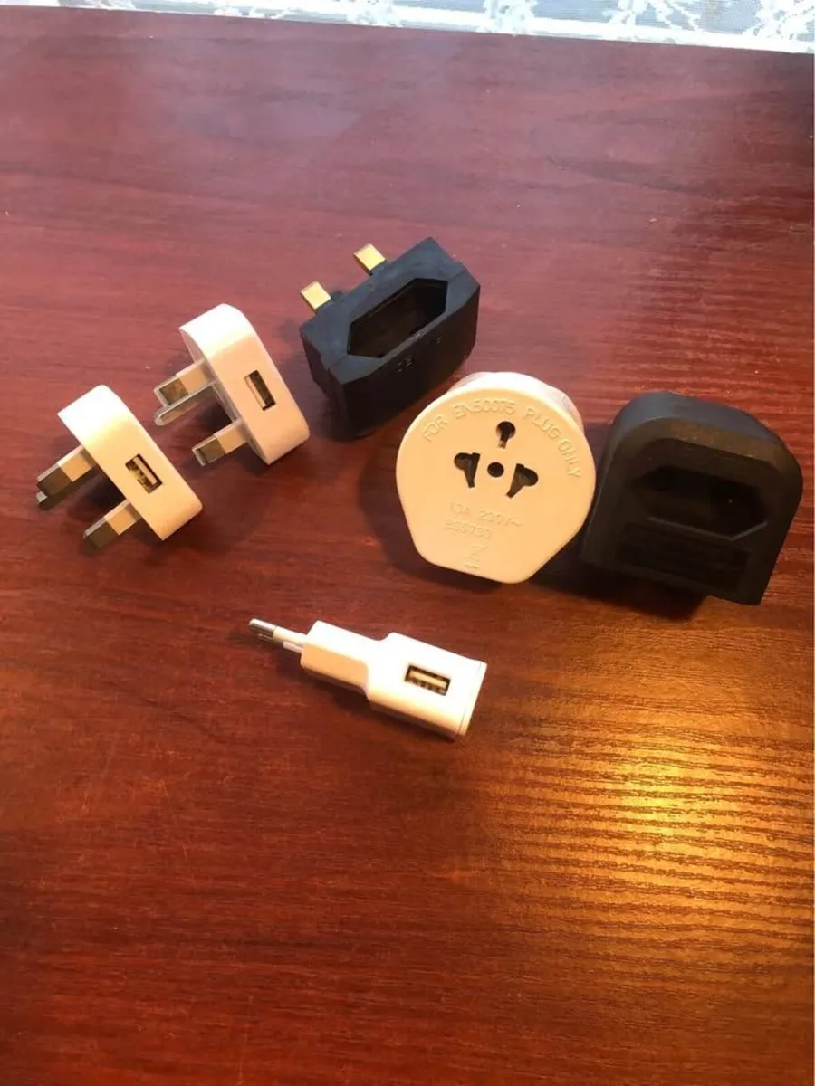 Travel adapters - Image 1