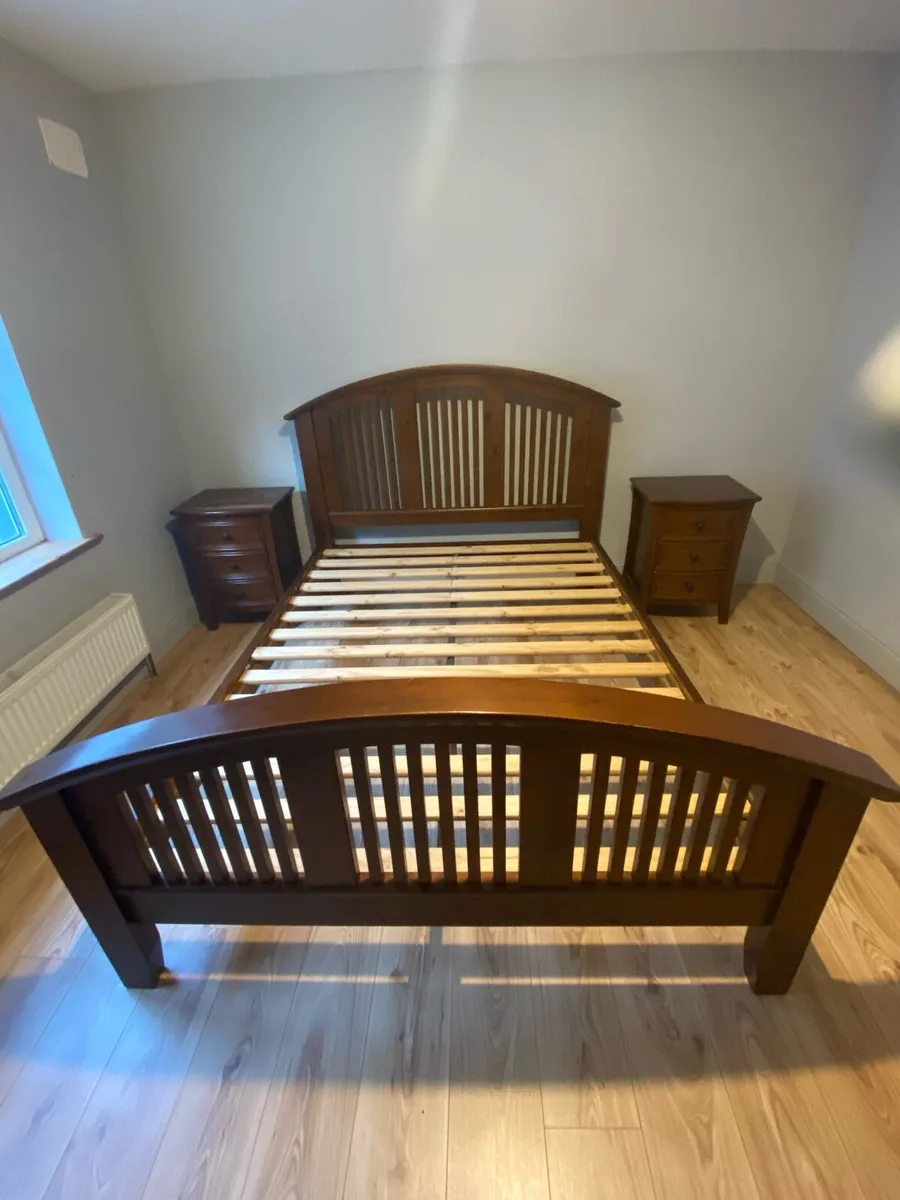 Kingsize bed  with 2 free matching lockers - Image 1