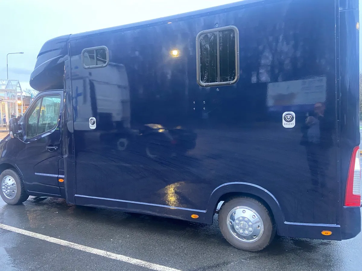 New build Longstall 3.5 tonnes 2 box / 2 stall - Image 1