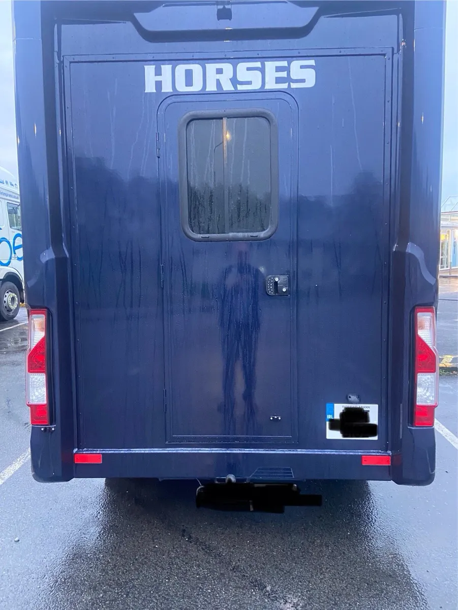 New build Longstall 3.5 tonnes 2 box / 2 stall - Image 2