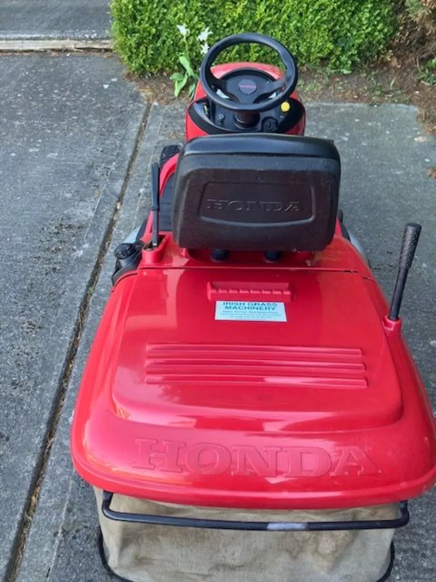 Honda Ride-on 2620 Hydrostatic 48 inch cut - Image 3