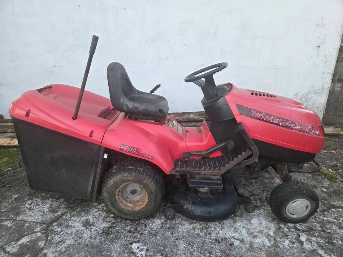 Castlegarden ride-on lawnmower - Image 1
