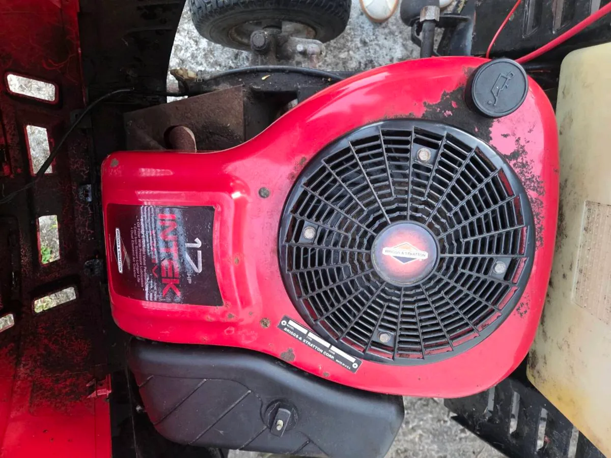 Castlegarden ride-on lawnmower - Image 3