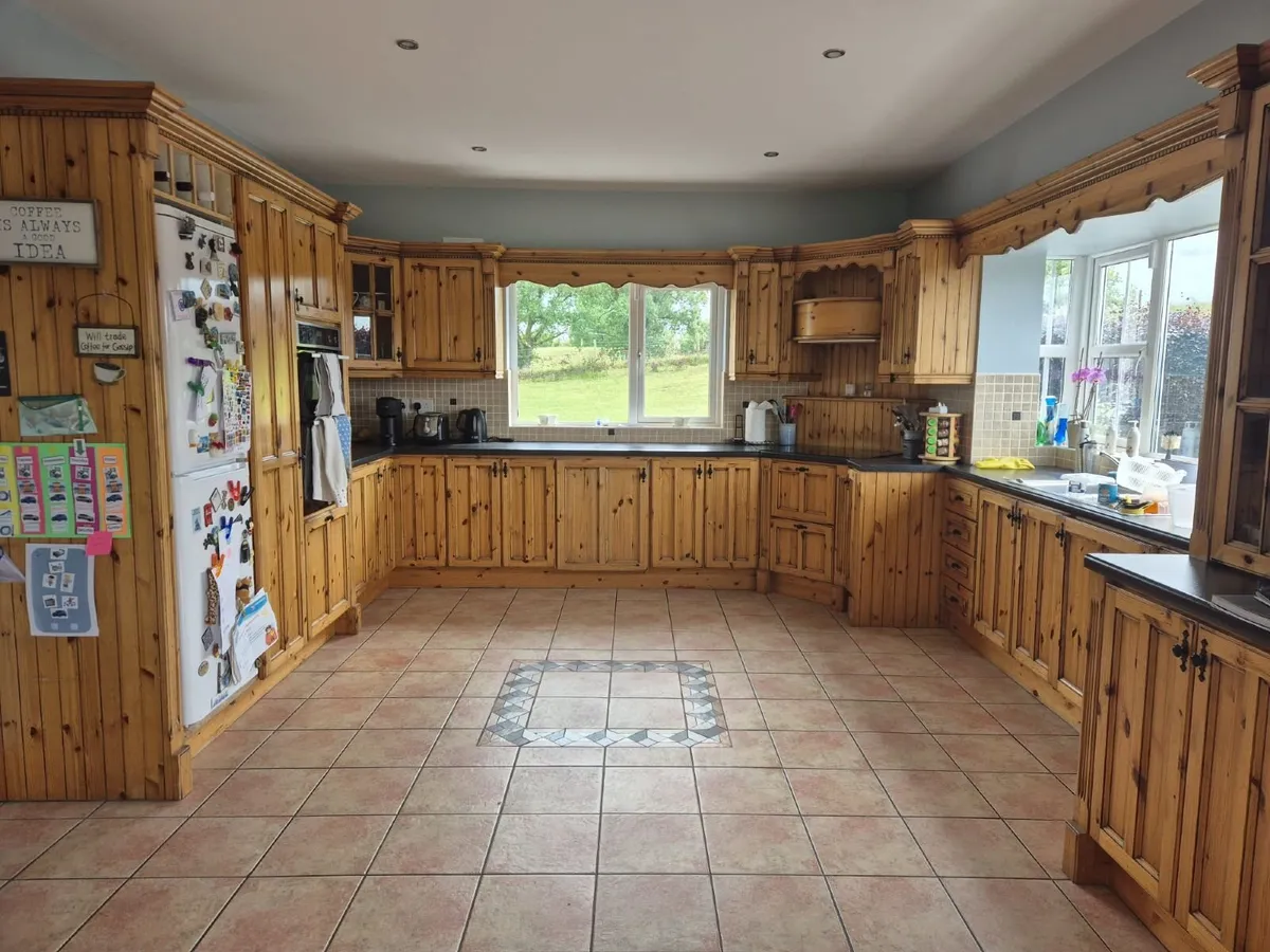 Pine Kitchen - Image 2