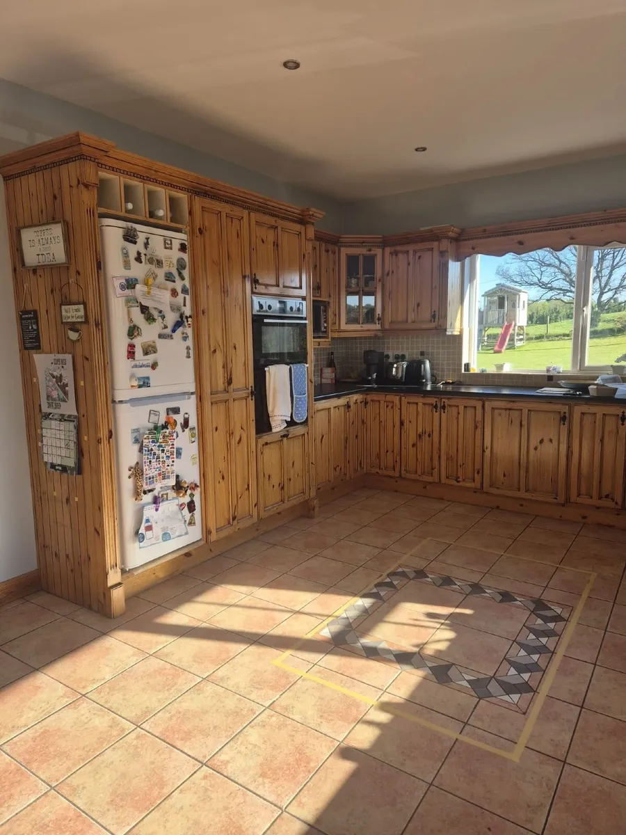 Pine Kitchen - Image 3