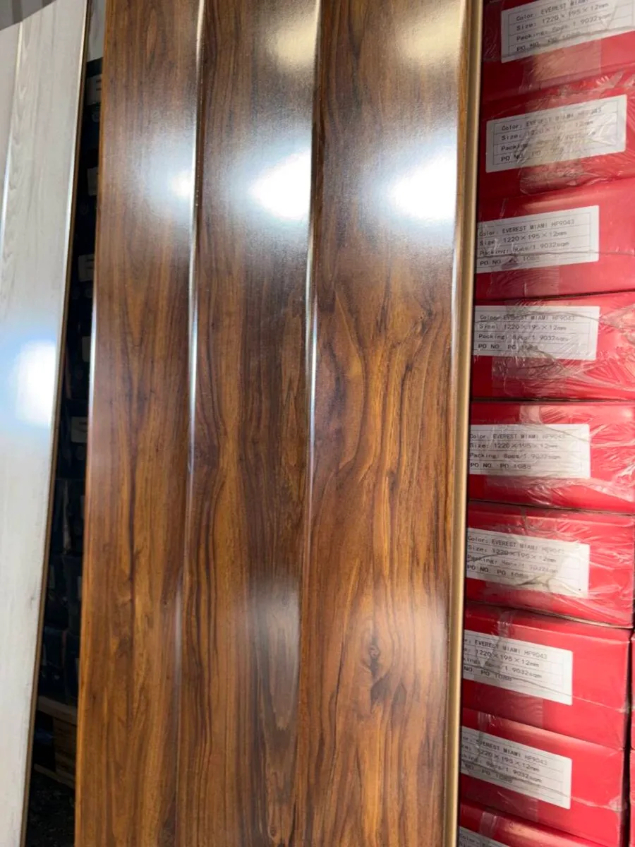 Brand new high gloss laminate flooring 12mm - Image 2