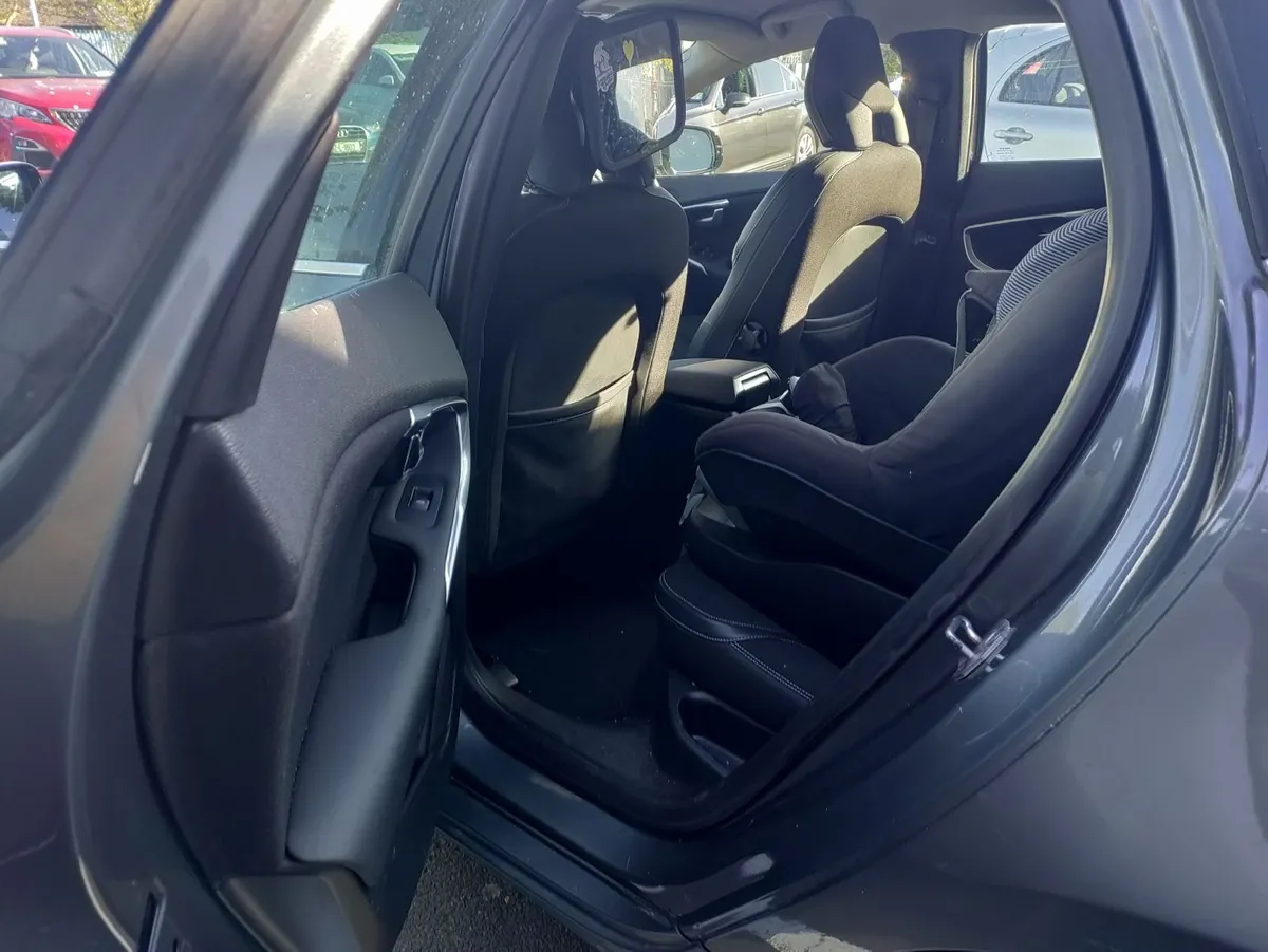 Volvo V40 D2 Automatic 2015 - Image 3