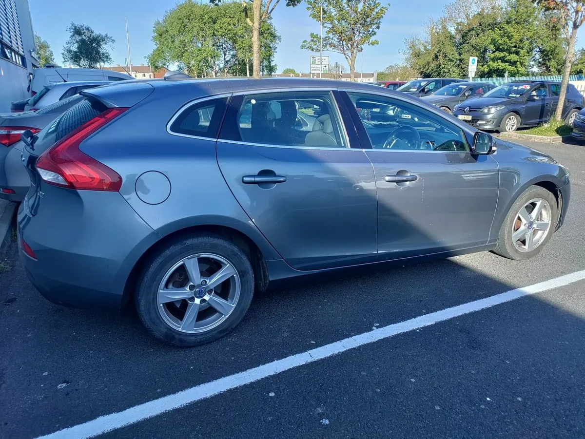 Volvo V40 D2 Automatic 2015 - Image 2