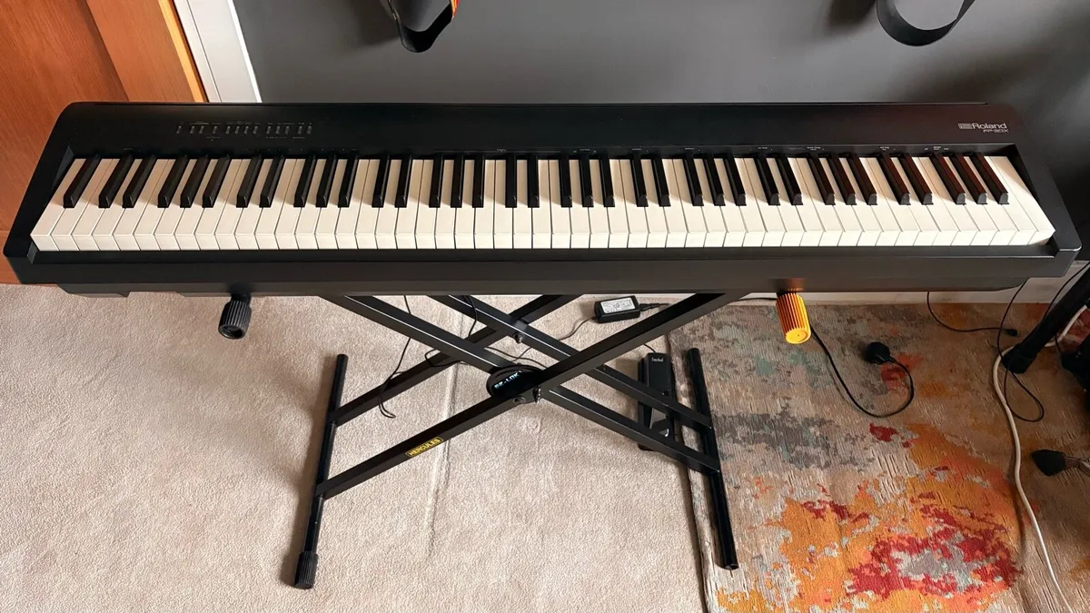 Roland FP-30X Bundle (stand/stand/pedal) - Image 1