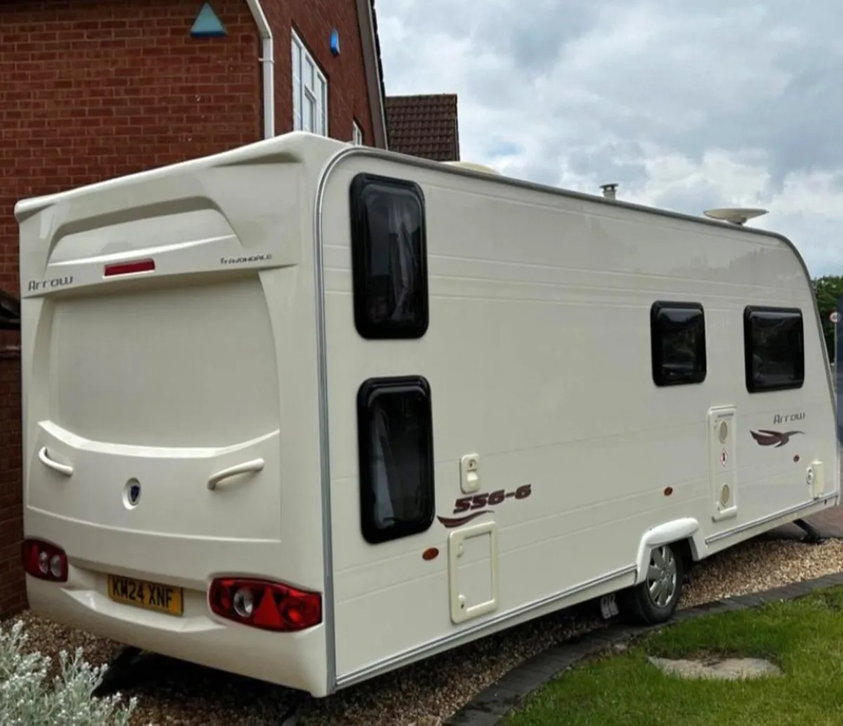 6/7  berth Caravan for sale with fixed bunkbeds - Image 2