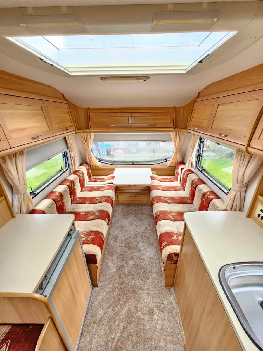 6/7  berth Caravan for sale with fixed bunkbeds - Image 3