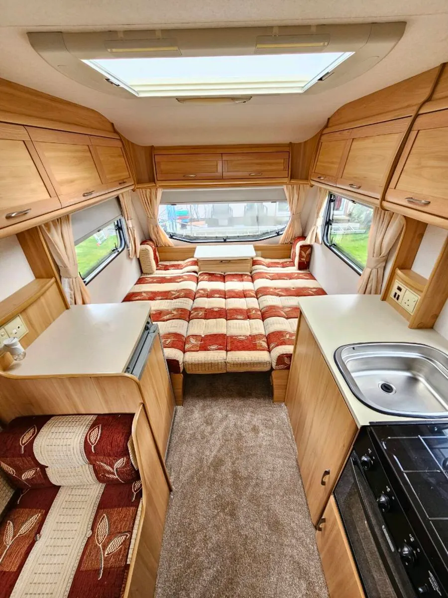 6/7  berth Caravan for sale with fixed bunkbeds - Image 4