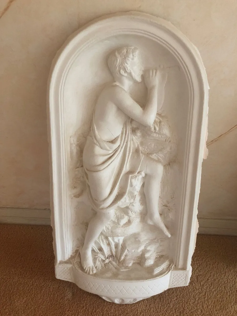 Plaster cast figures for wall - Image 1