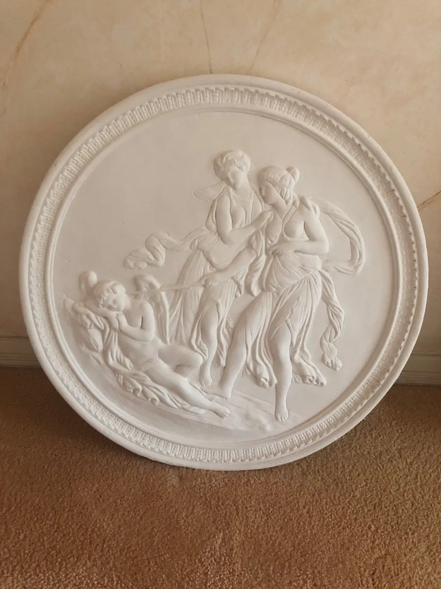 Plaster cast figures for wall - Image 3