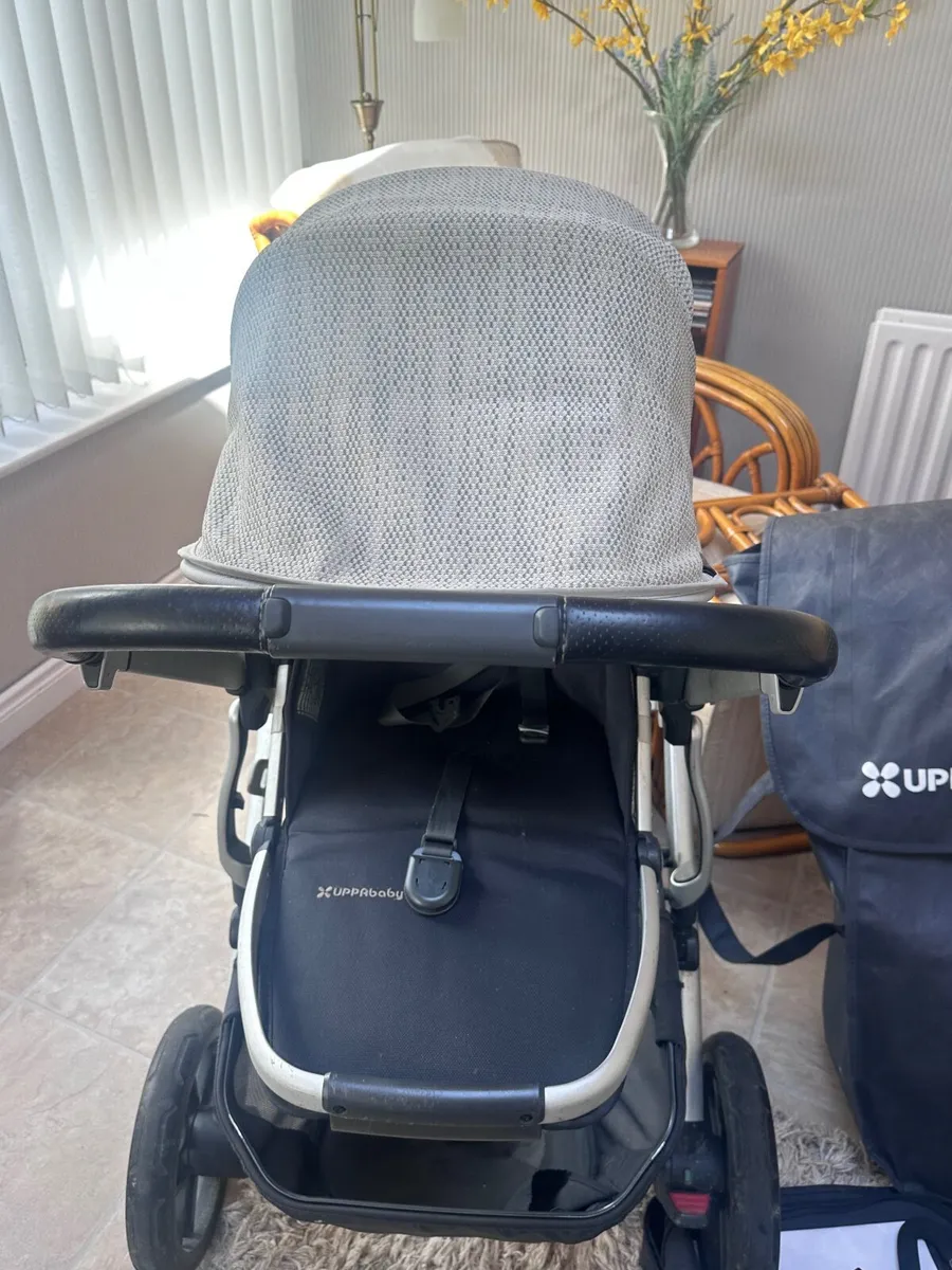 Uppababy v2 pram - Image 2