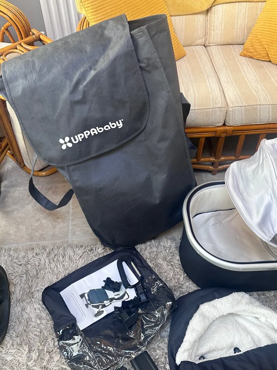 Uppababy v2 pram - Image 4