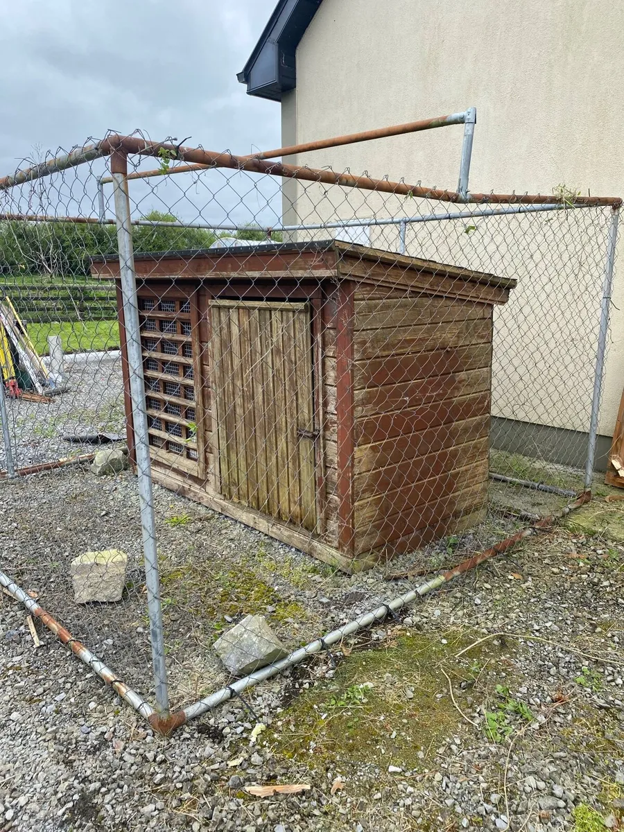 Dog pen - Image 1
