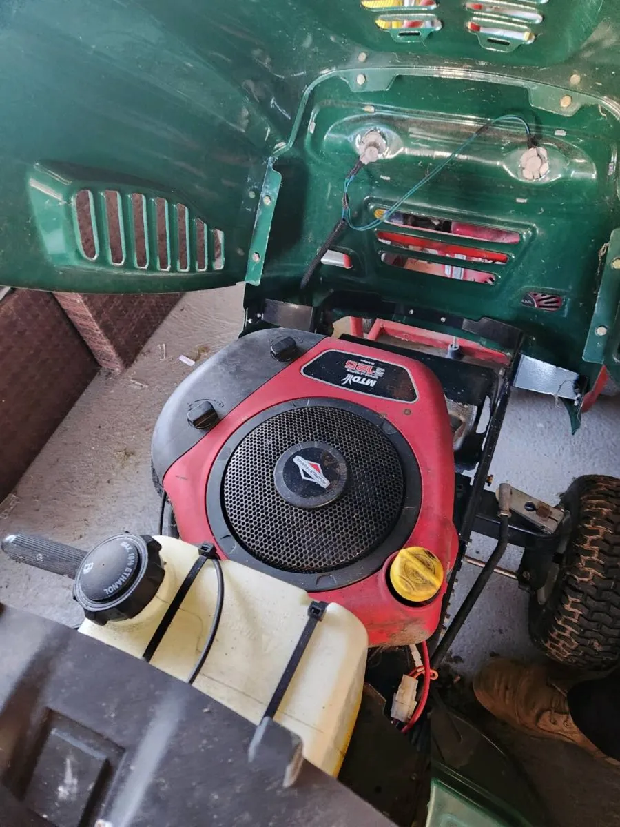 MTD ride on lawnmower - Image 3