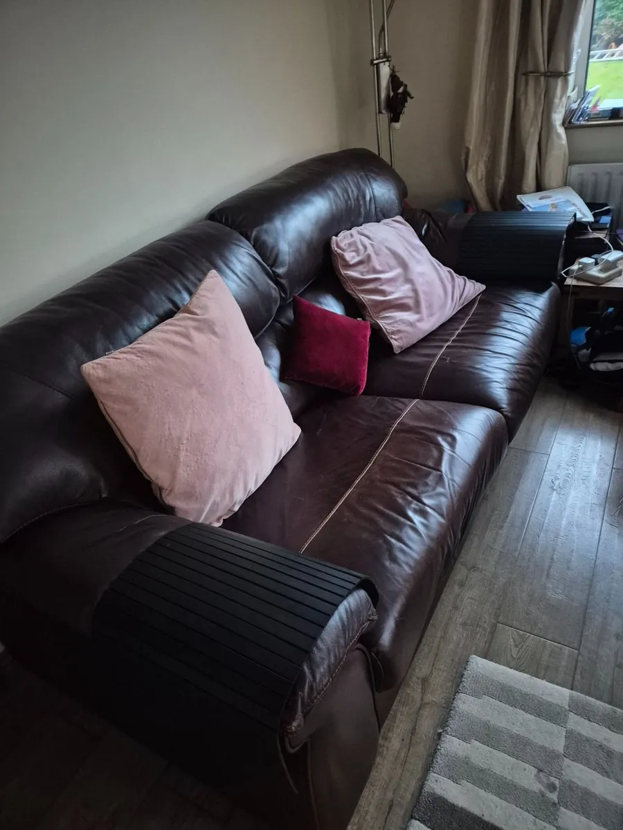 3 seater couch - Image 1