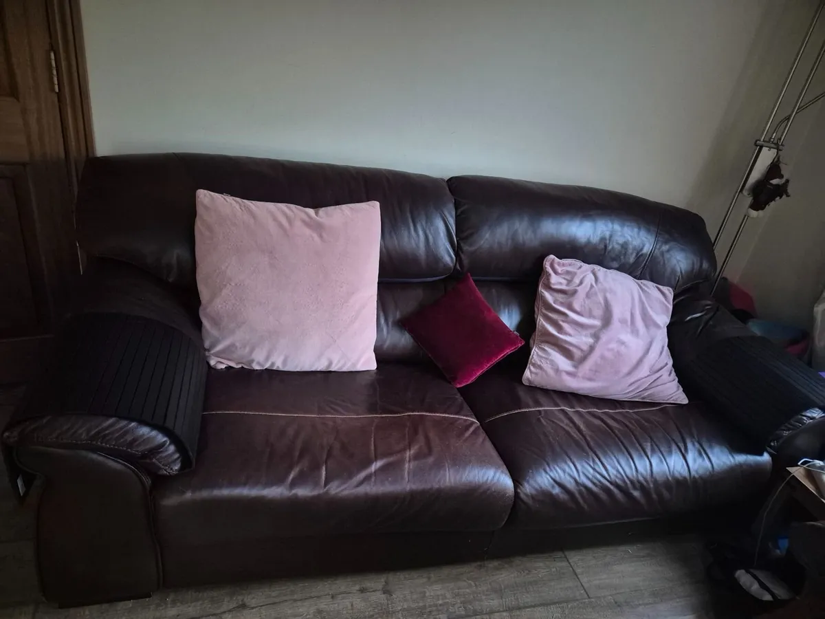 3 seater couch - Image 2