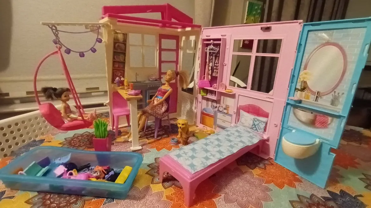 Barbie house - Image 1