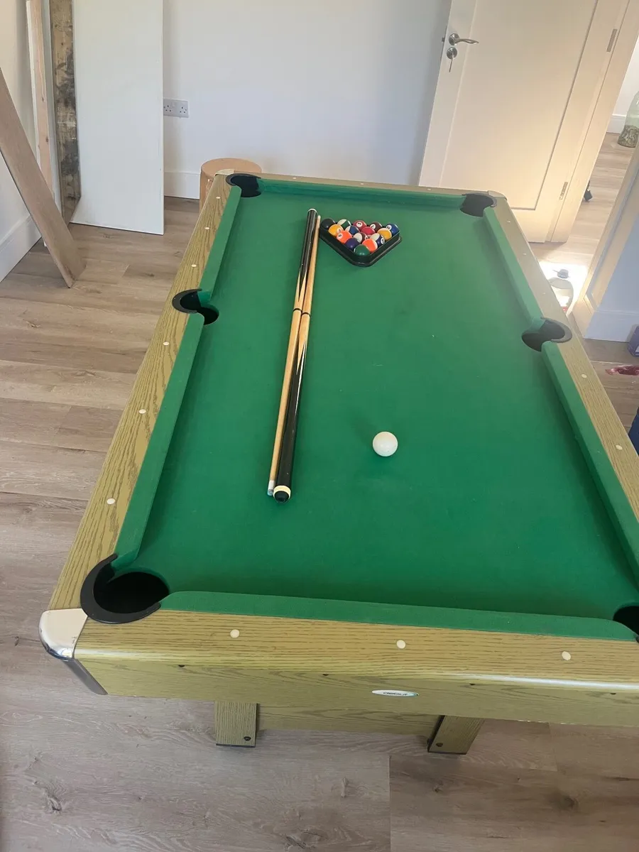 Pool table - Image 1