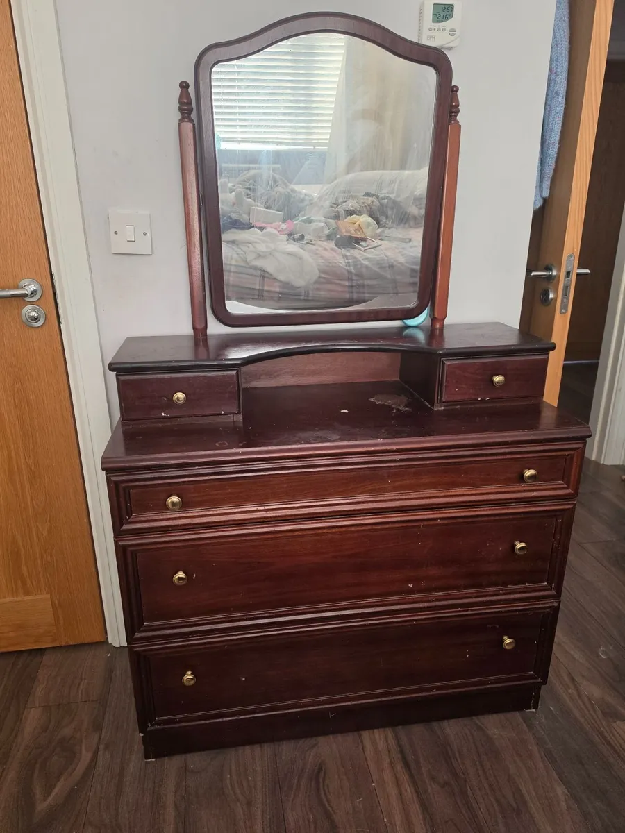 Vanity dressing table