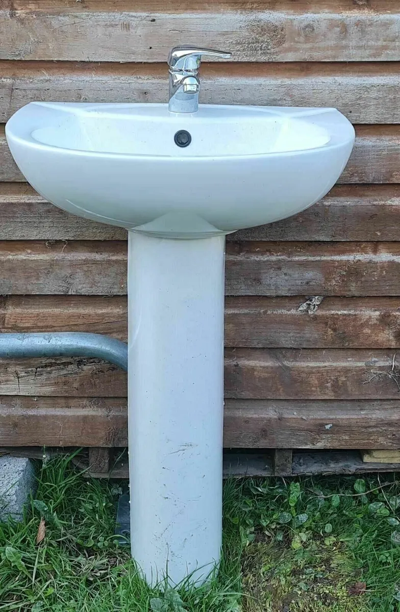 A wash basin with mixer tap - Image 1