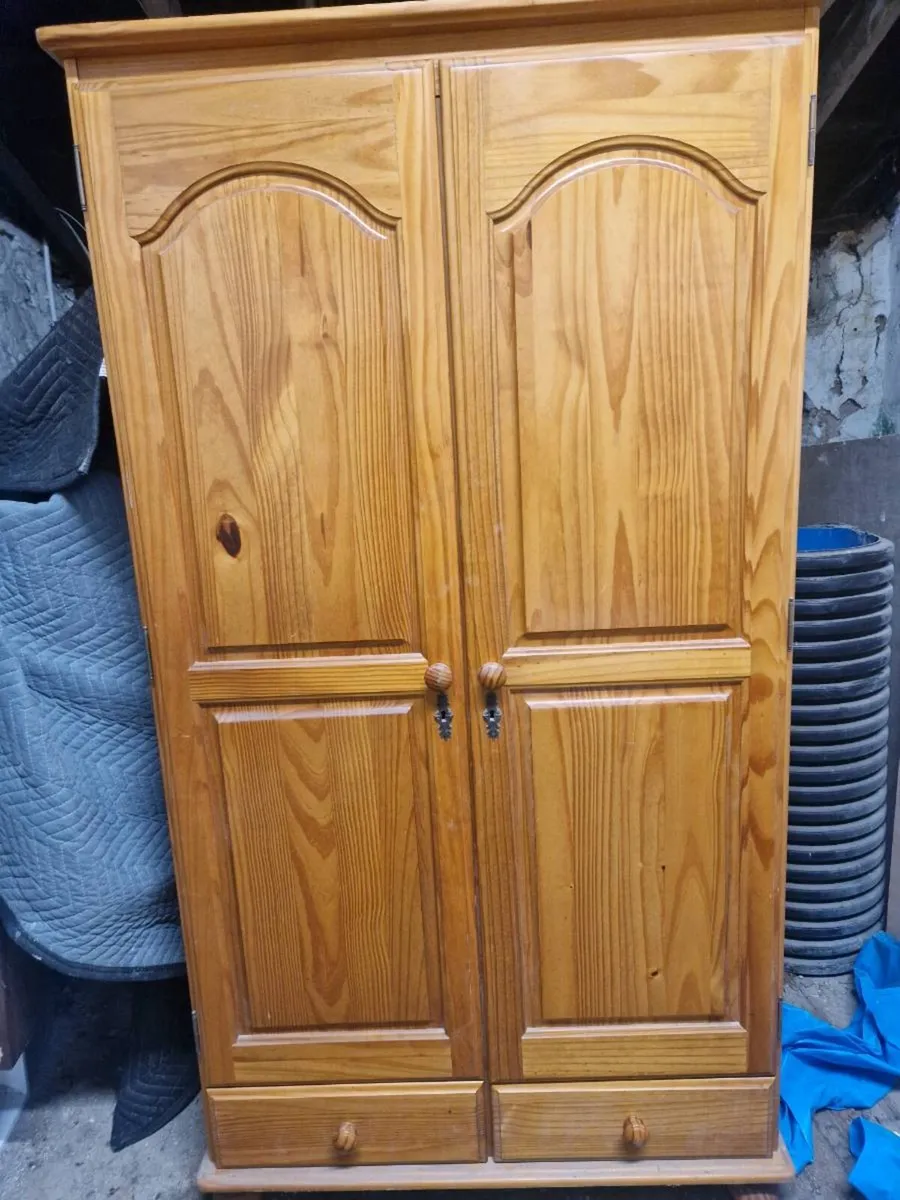 Wardrobe w./w.o. matching headboard/bedside tables - Image 1