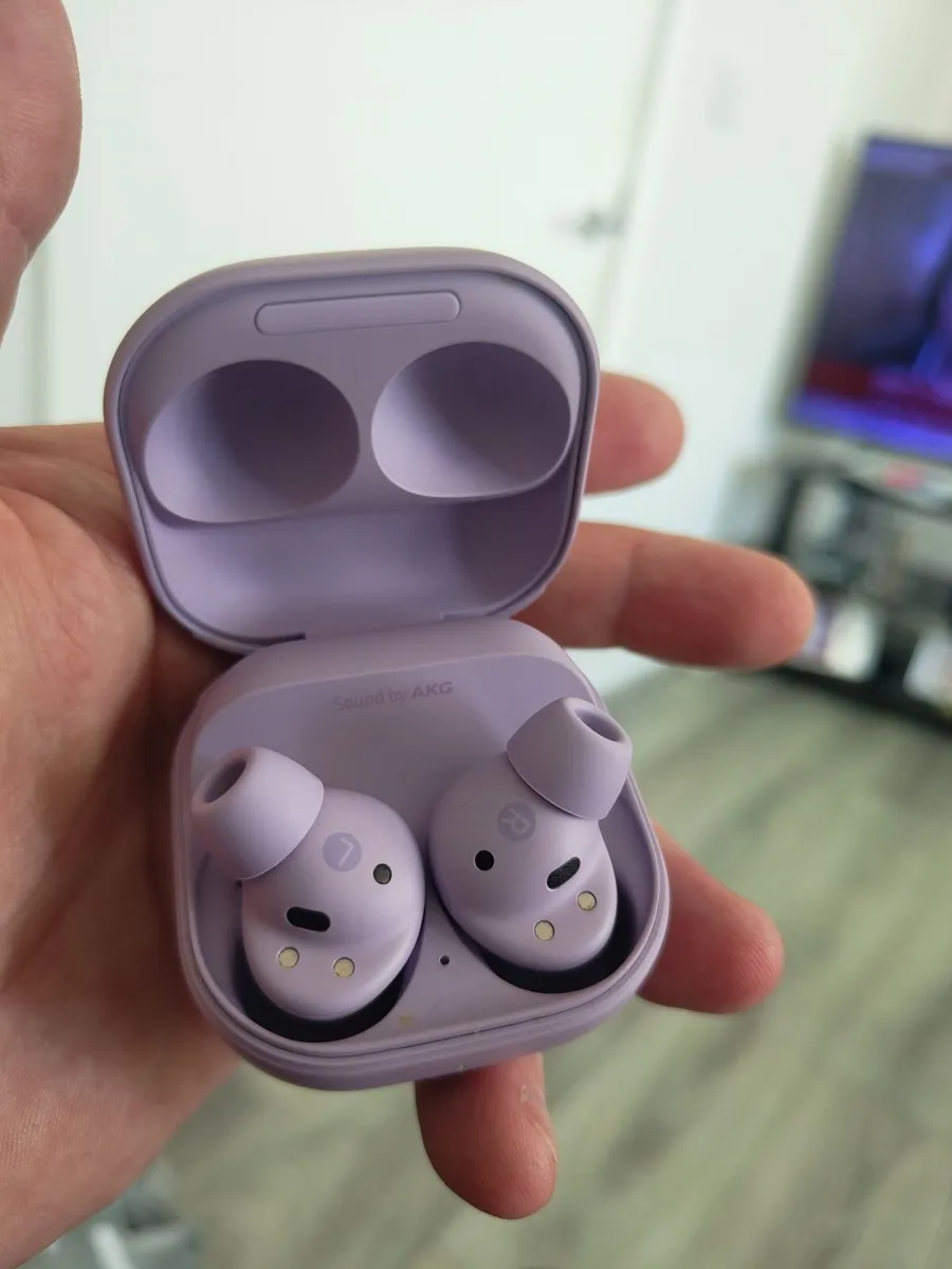 Samsung galaxy buds 2pro like New - Image 3
