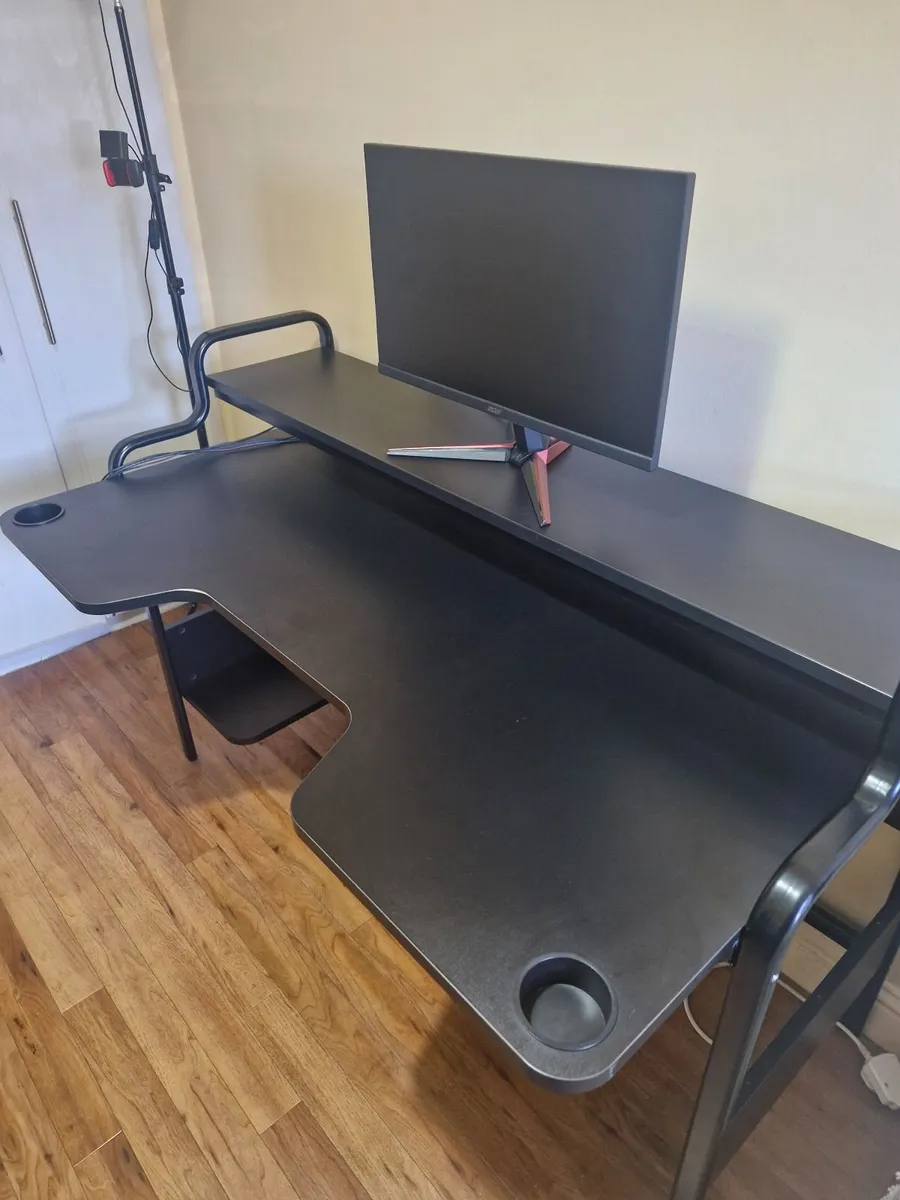 Computer table - Image 2