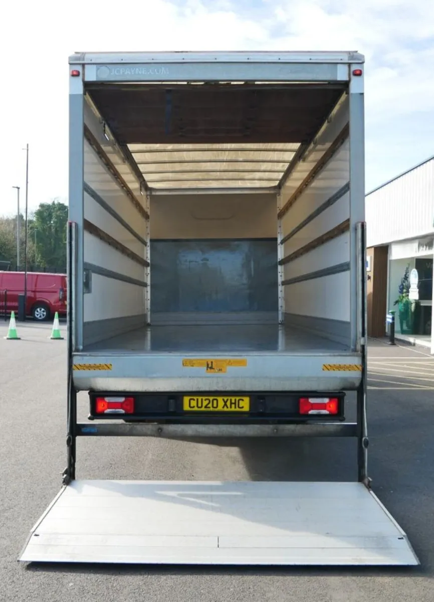 2020 Iveco Daily Luton Box Van - Image 1