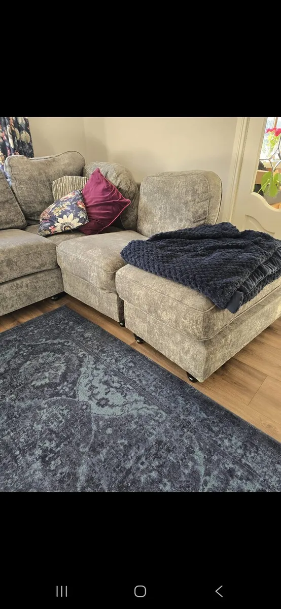 L Shaped couch - Image 3