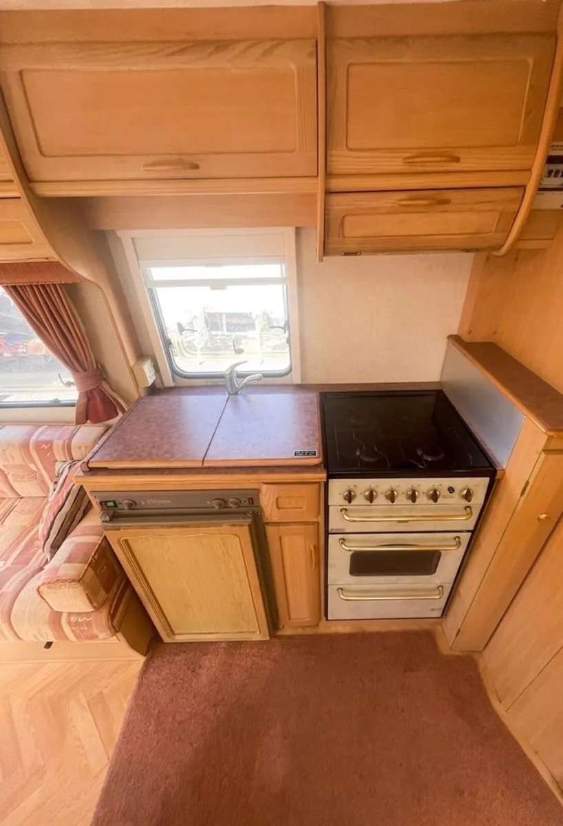 2/3 berth Light weight touring caravan for sale - Image 4