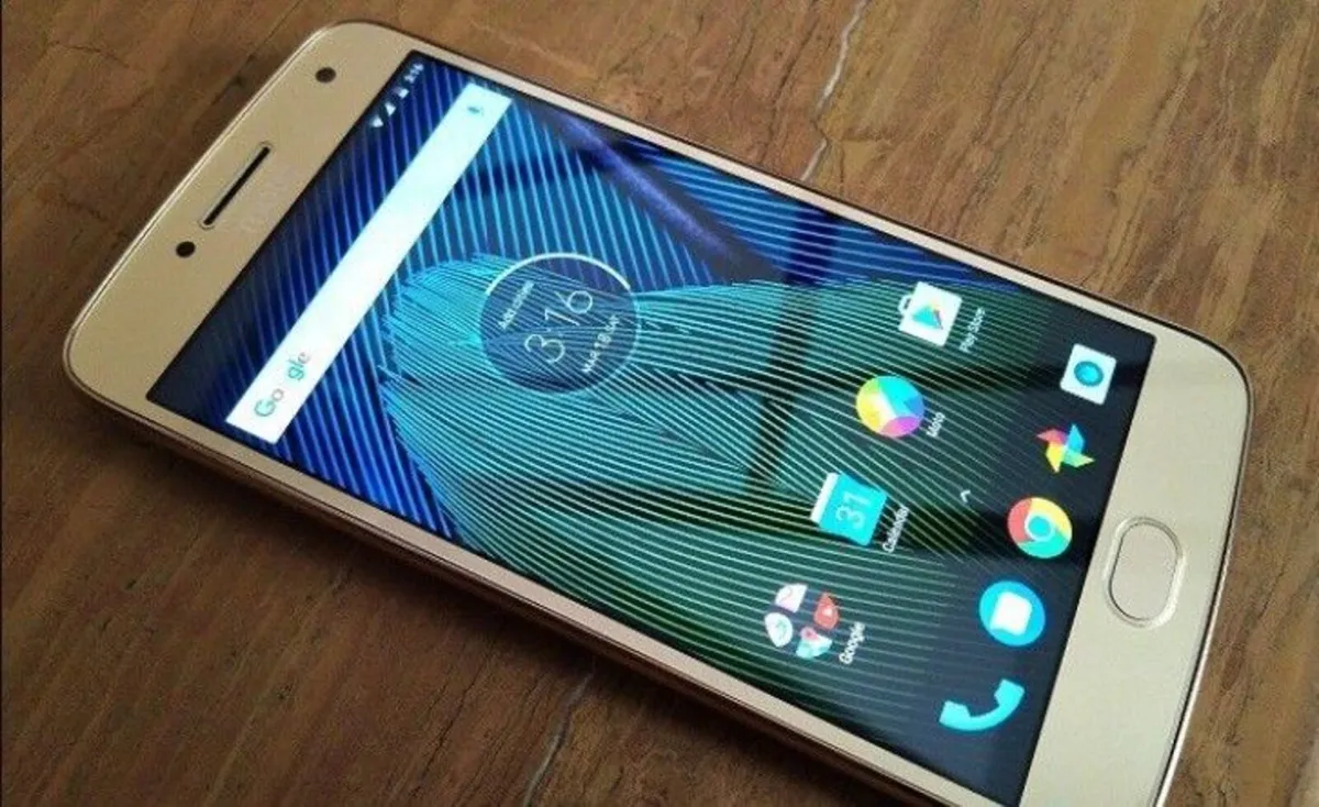 Motorola G5 mobile phone - Image 2
