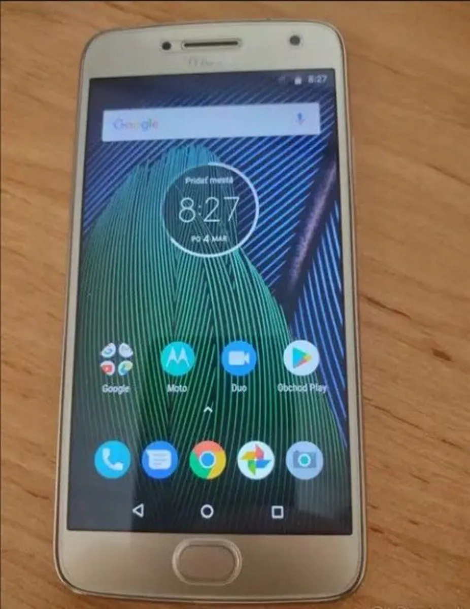 Motorola G5 mobile phone - Image 1