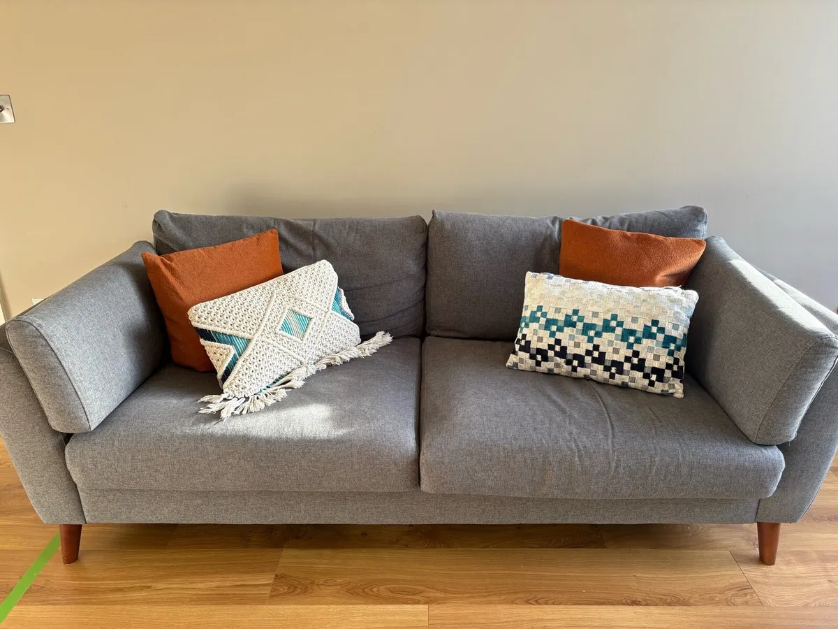 Couch for sale - in perfect condition - Image 1
