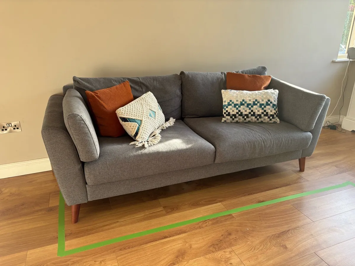 Couch for sale - in perfect condition - Image 2