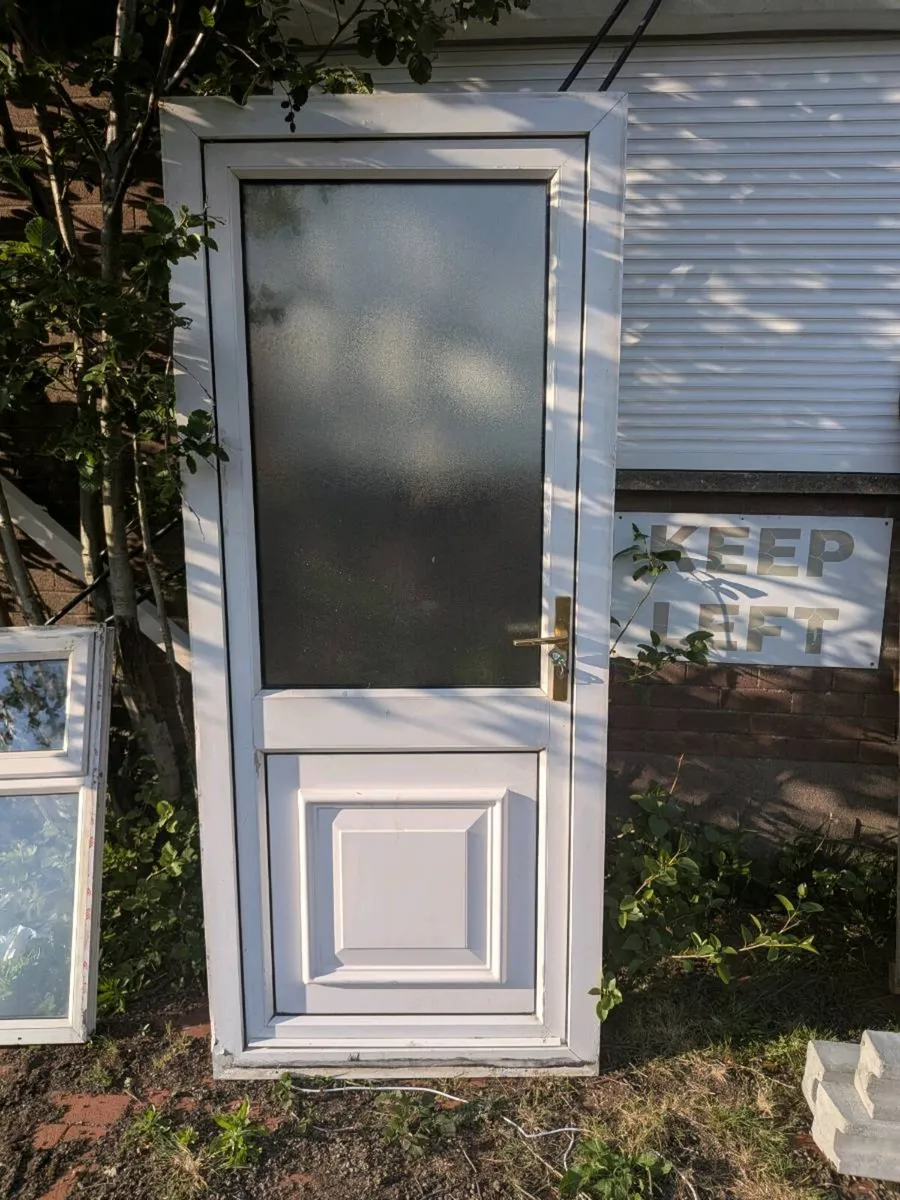 PVC door and frame two keys - Image 2