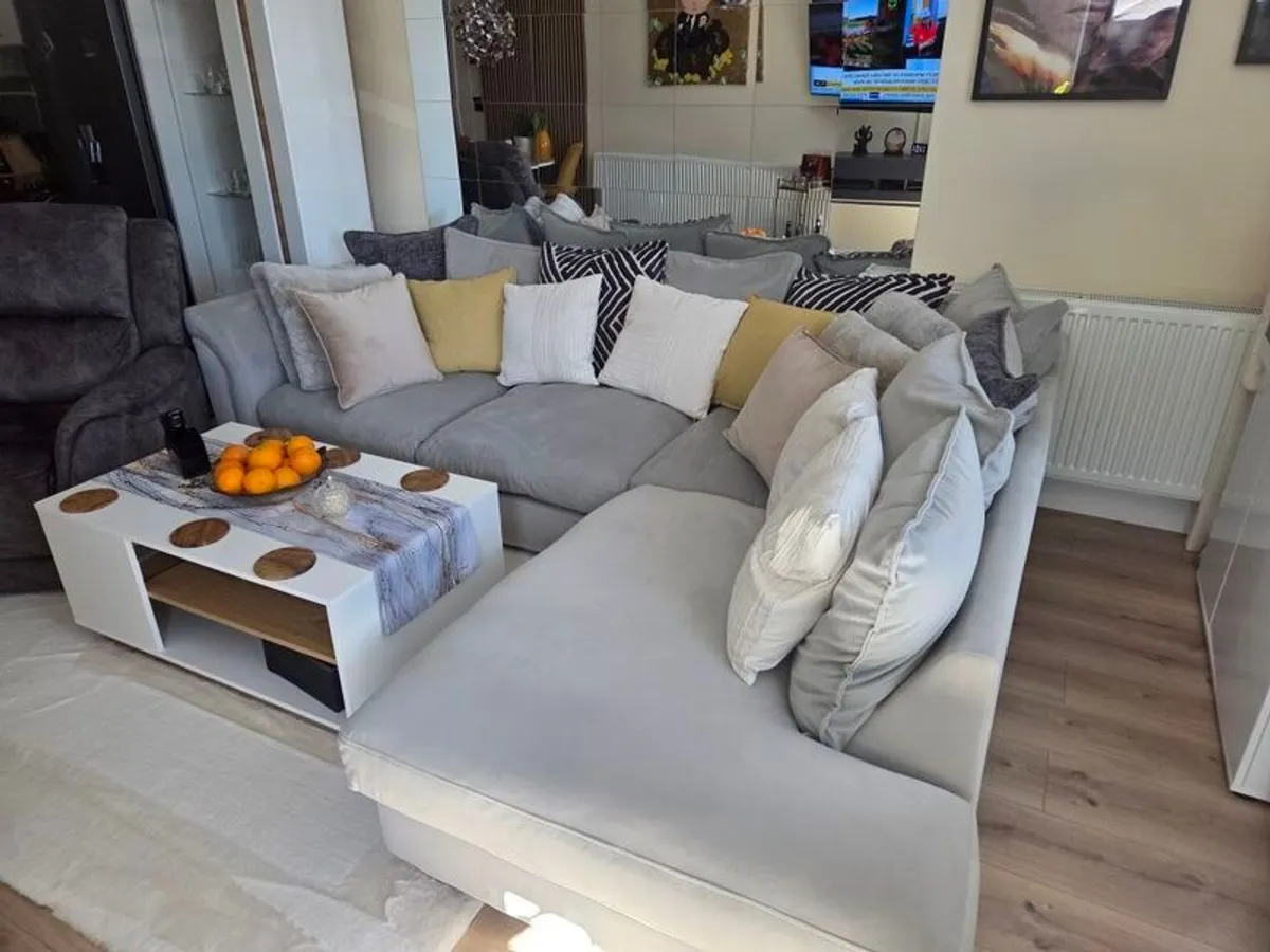 corner sofa - Image 1