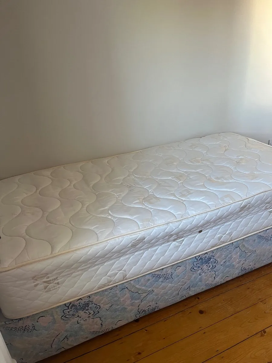 Bed and mattress - Image 1