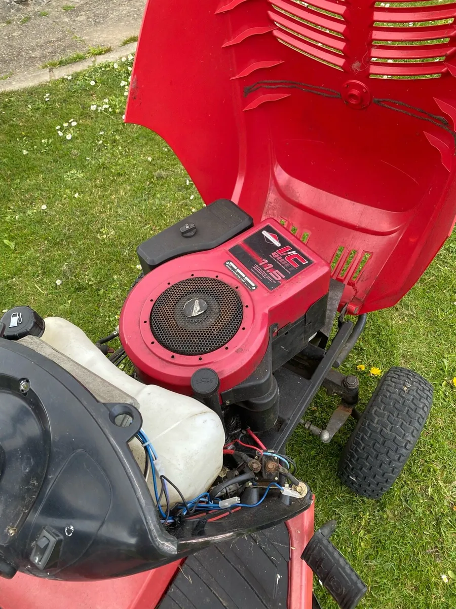 Castlegarden Ride on Mower - Image 4